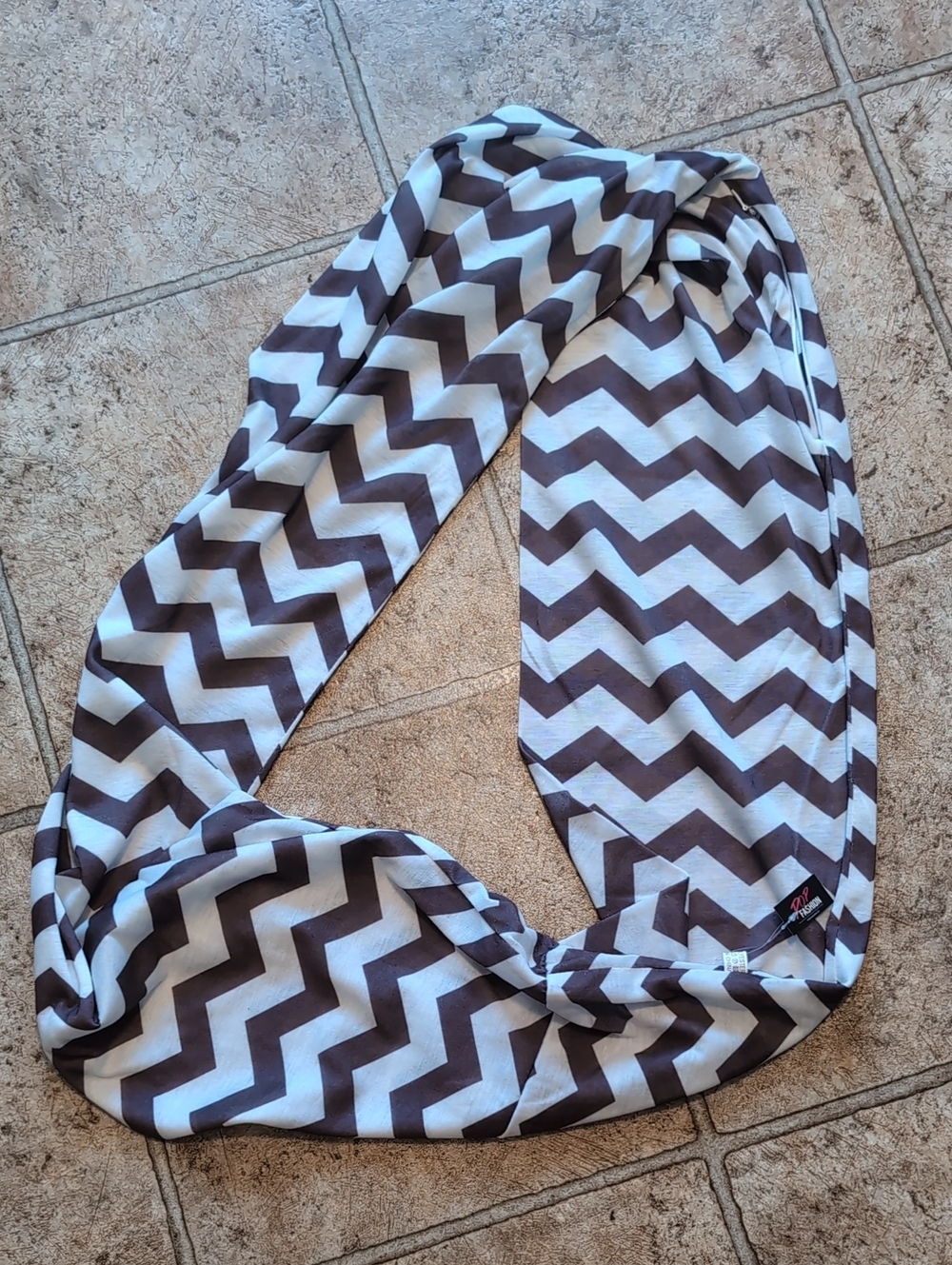 Women's Chevron Infinity Scarf - Brown & White With Pocket